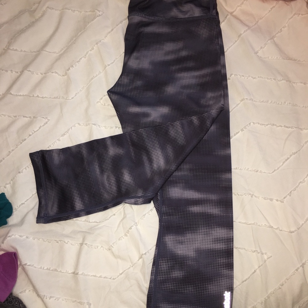 Reebok pixelated camo crop Capri Size M